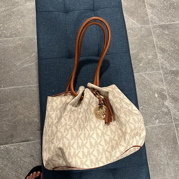 Michael Kors purse - Picture 2 of 2